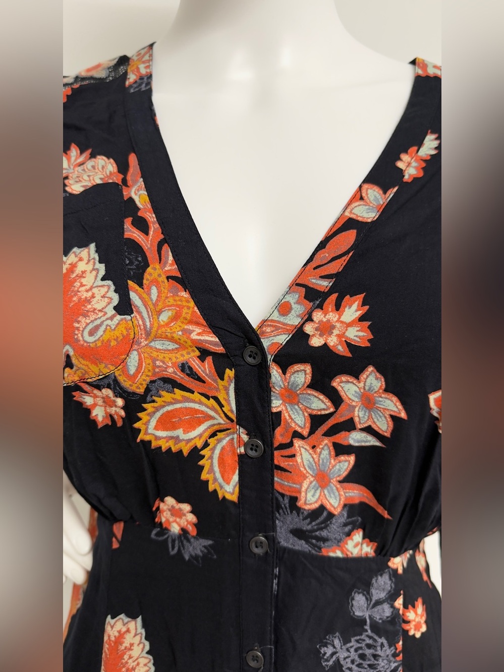 Free People Black Floral Boho Button Front Midi Dress Size 2 - Picture 4 of 16